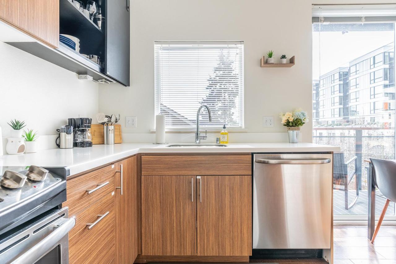 Close Downtown Modern Apartment - Pet Friendly, Wifi, Rooftop Views Seattle Exterior photo